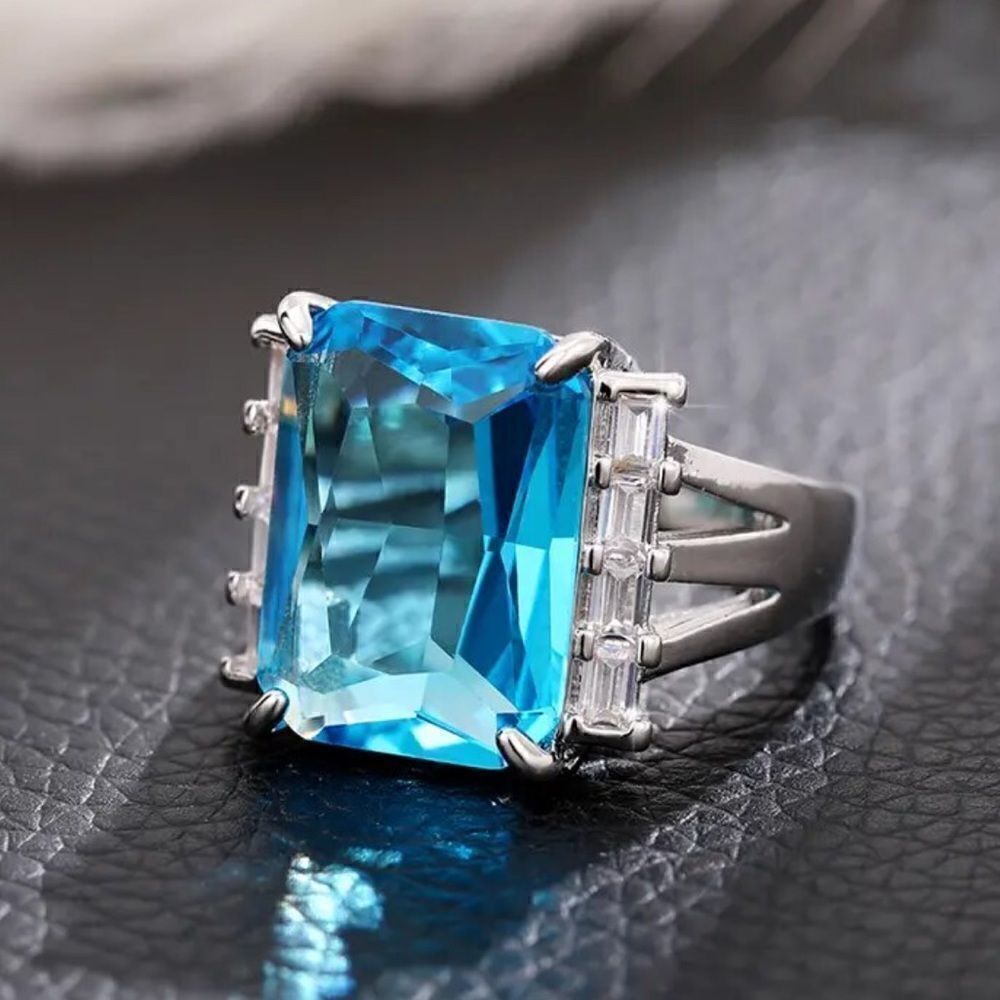 The Ocean Blue Statement Cocktail Ring in 925 silver sz 6